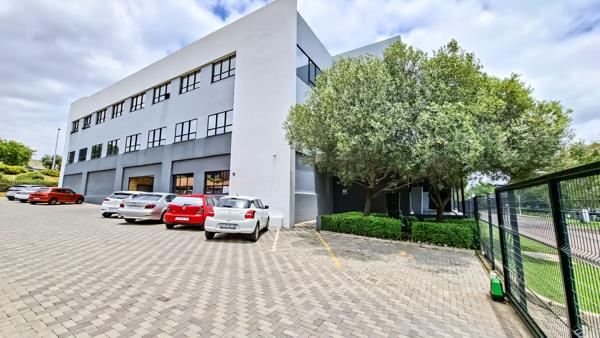 749  m² Office Space