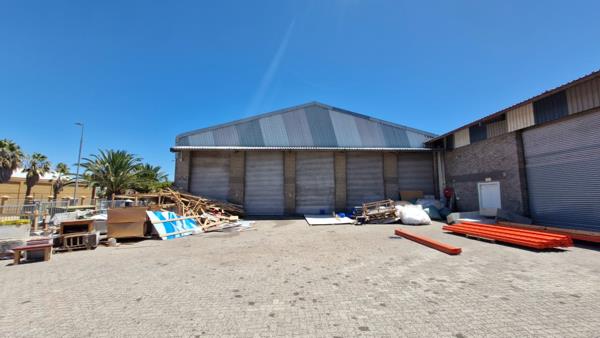696  m² Industrial space