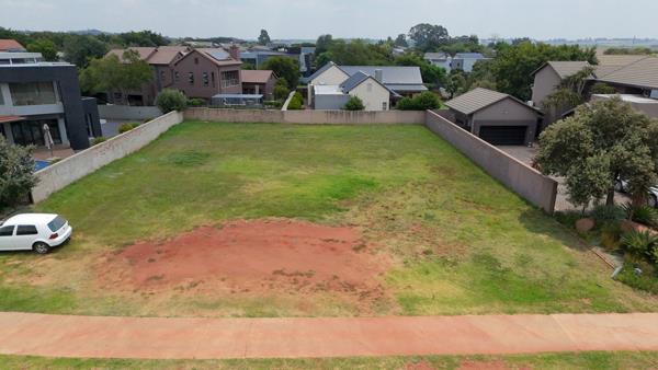 1 015 m² Land