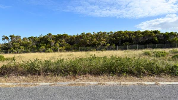 600 m² Land