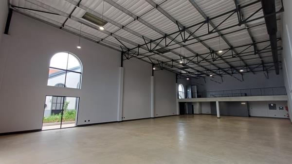 555  m² Commercial space