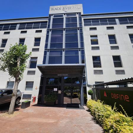 320  m² Commercial space