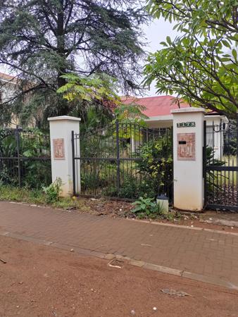 1 200 m² Land