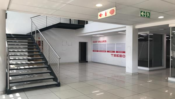 1 050  m² Commercial space