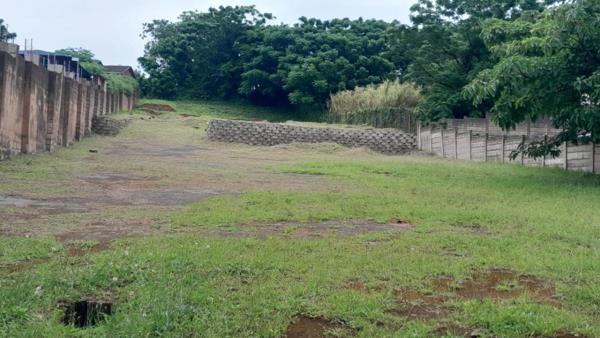 1 525 m² Land