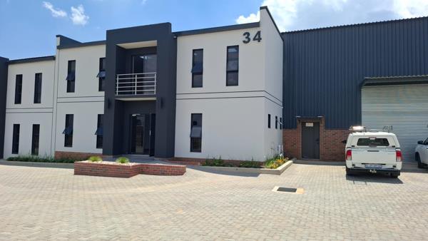 596  m² Industrial space