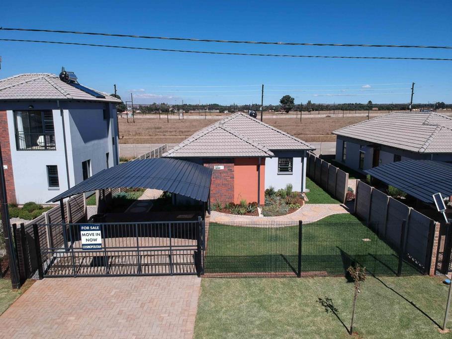 4 Bedroom HouseProtea Glen - View 3