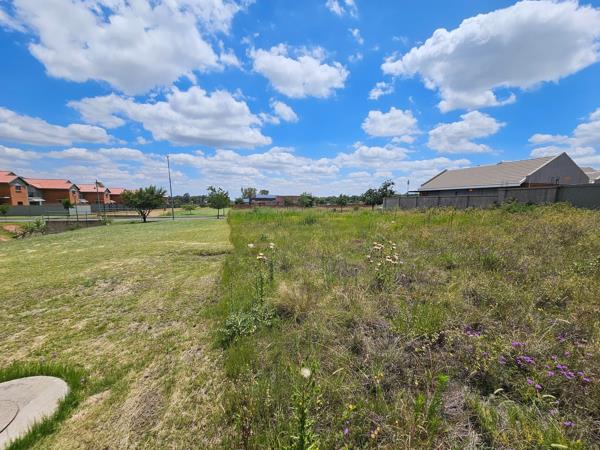 600 m² Land