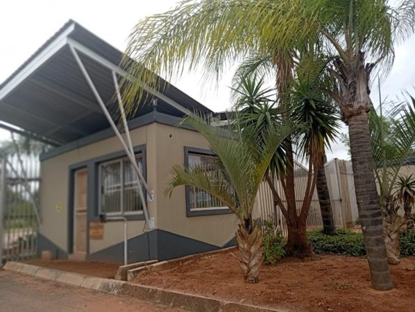 750 m² Land