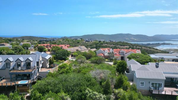 1 050 m² Land