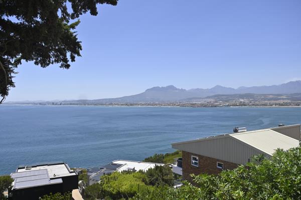 758 m² Land