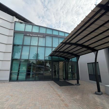 1 100 m² Commercial space