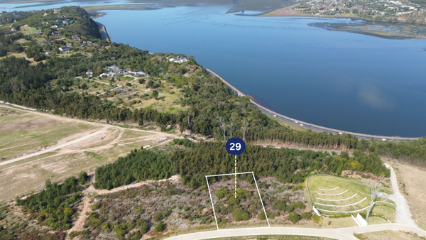 1 888 m² Land
