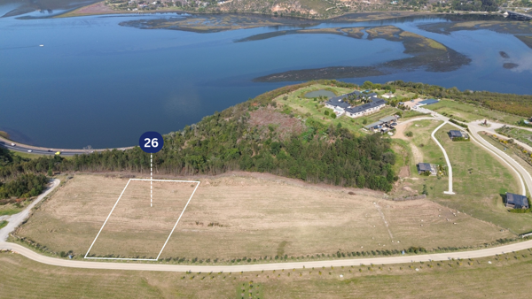 2 207 m² Land