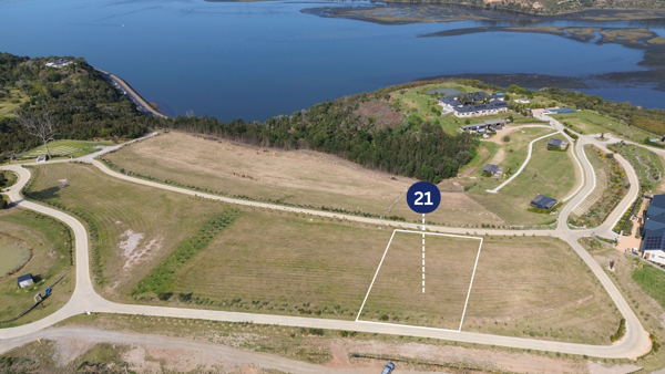 1 673 m² Land