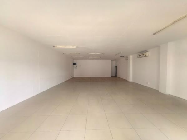112  m² Commercial space