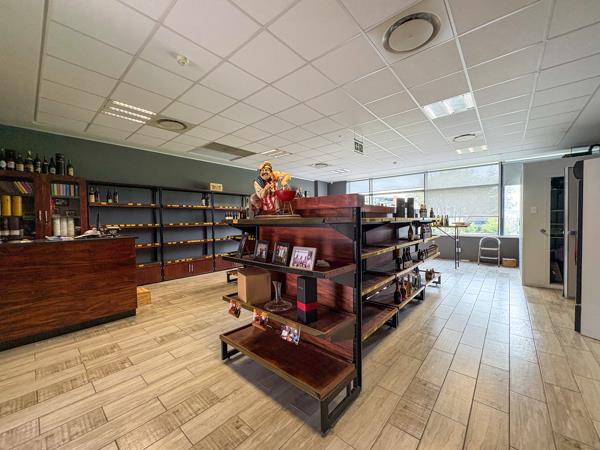 85  m² Commercial space