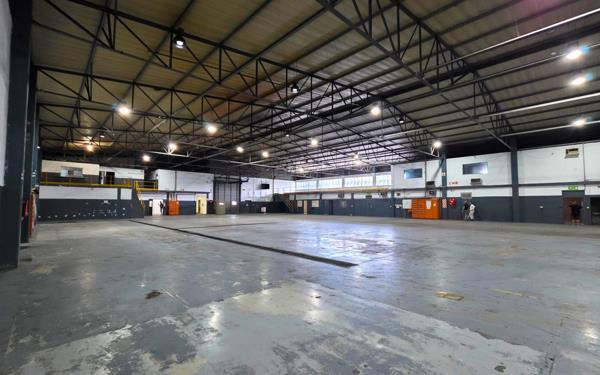 2 443  m² Industrial space