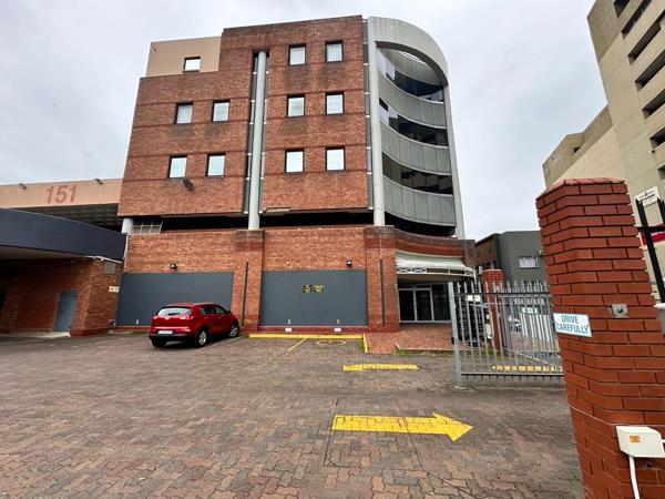 587  m² Industrial space