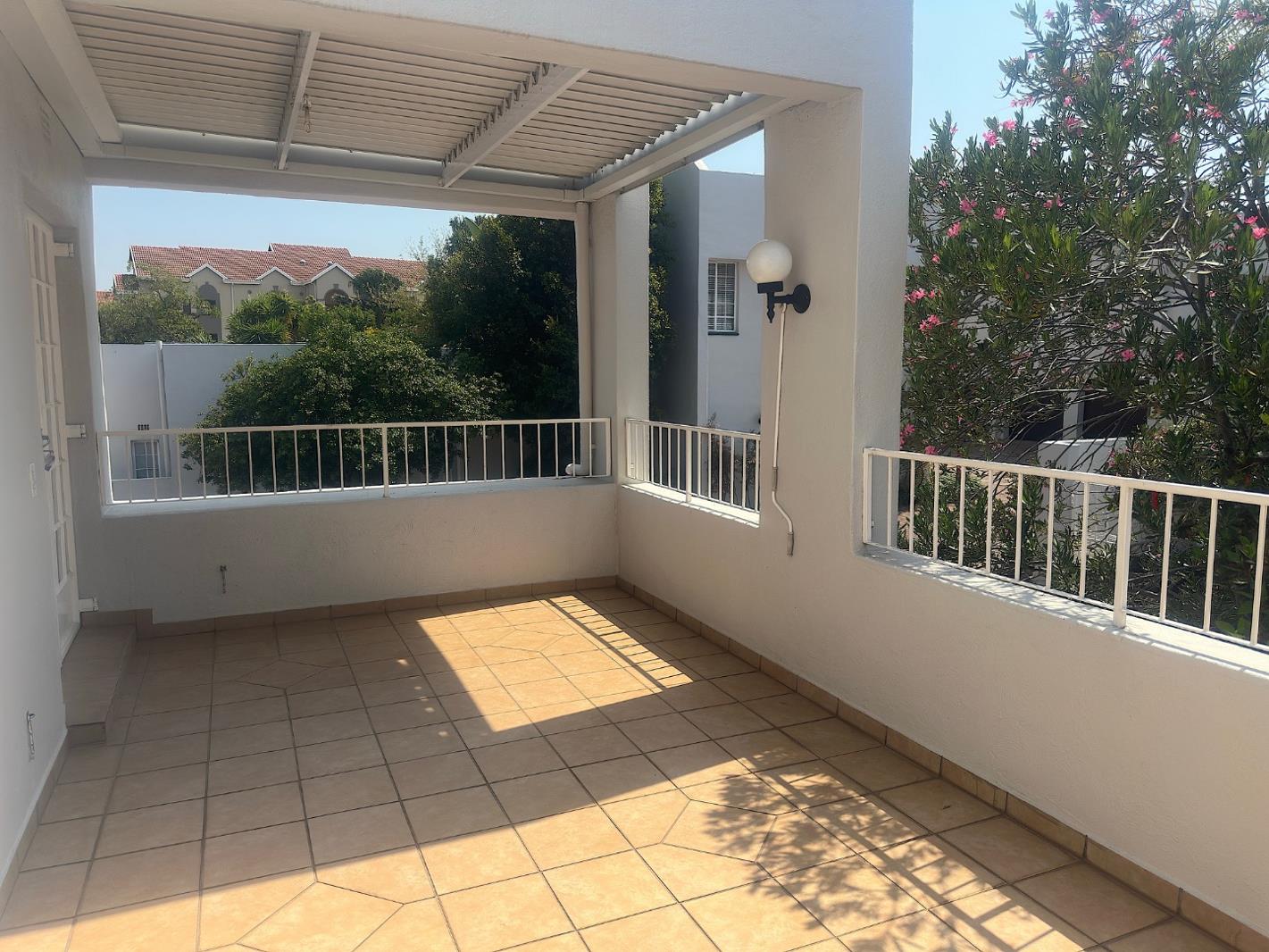 1 Bedroom Townhouse in Epsom Downs