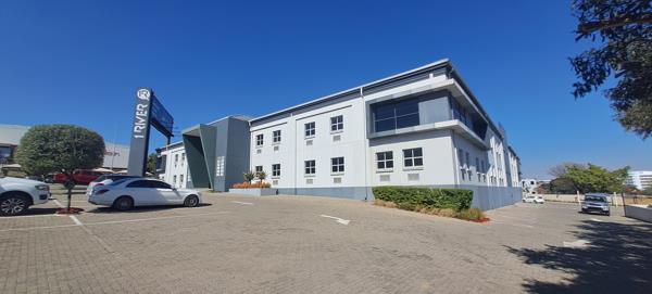 586  m² Commercial space