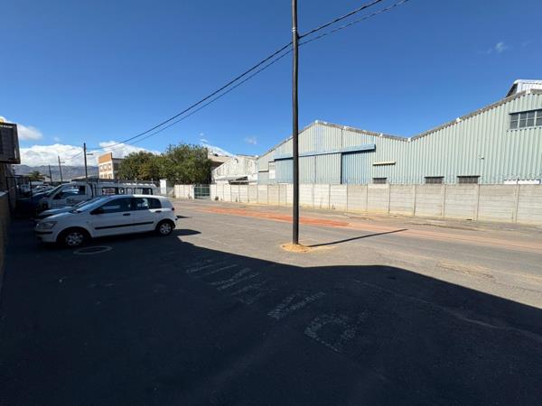 331  m² Industrial space