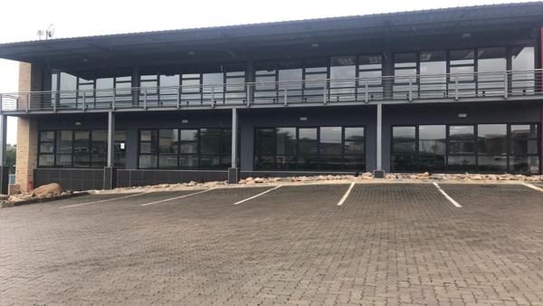 875  m² Commercial space