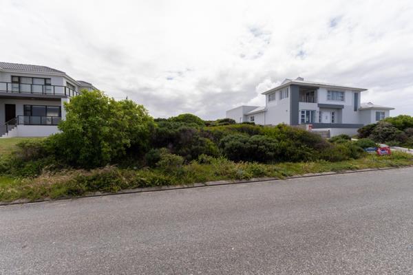 1 045 m² Land