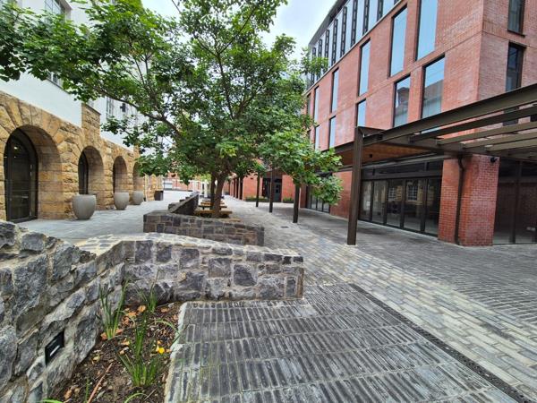 255  m² Retail Space