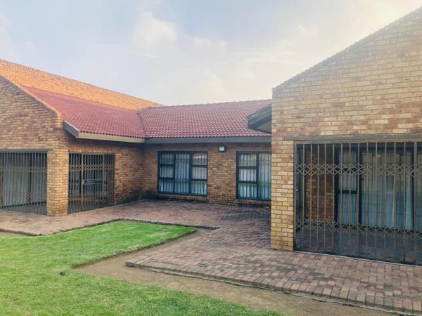5 Bedroom House