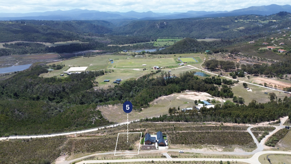 1 587 m² Land