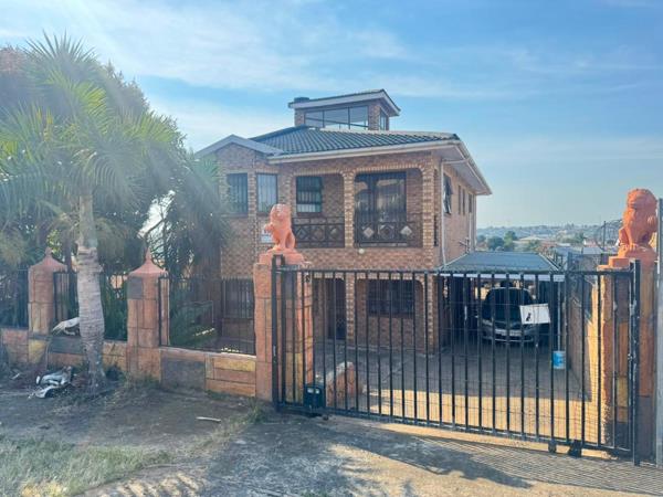 6 Bedroom House
