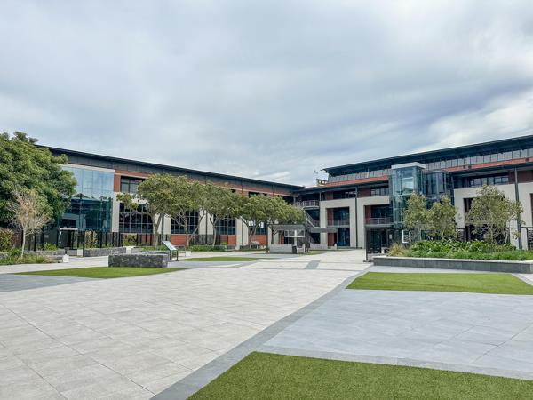 163  m² Commercial space