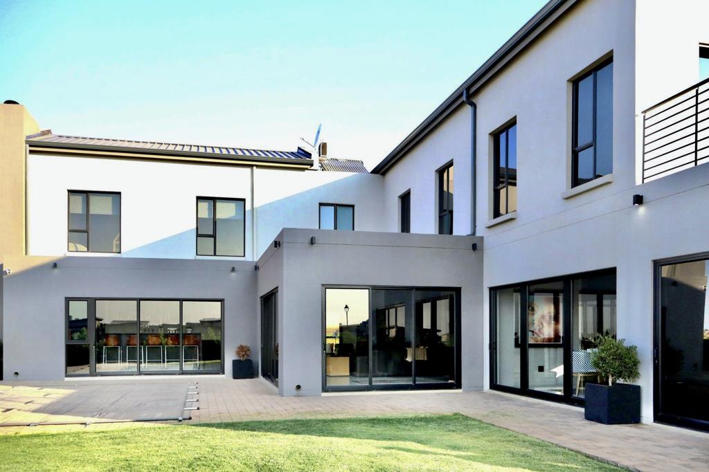 5 Bedroom House