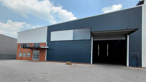 1 600  m² Industrial space