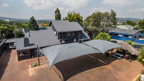 338  m² Office Space