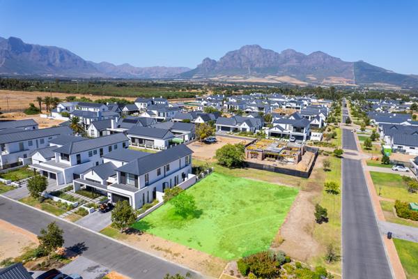 750 m² Land
