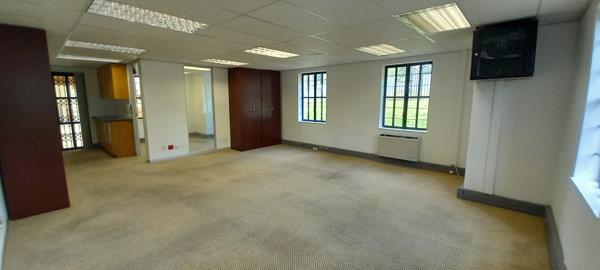 155  m² Commercial space