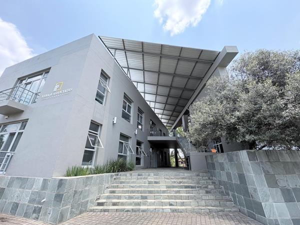 1 033  m² Commercial space