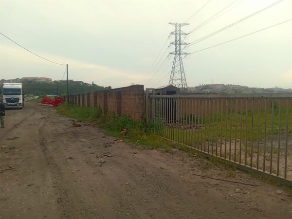 9 000  m² Commercial space