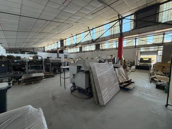 1 200  m² Industrial space