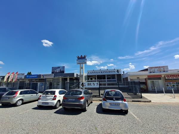 215  m² Commercial space
