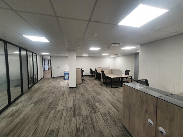 1 524  m² Commercial space