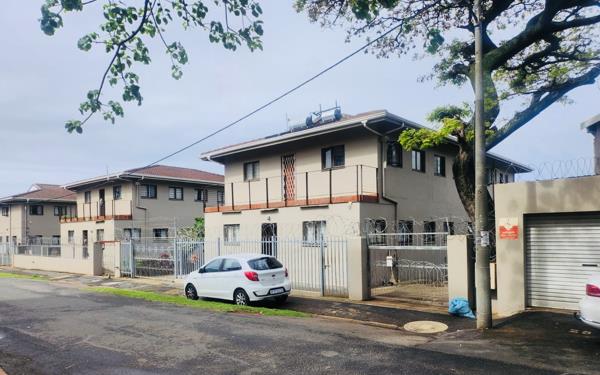 1 648  m² Commercial space