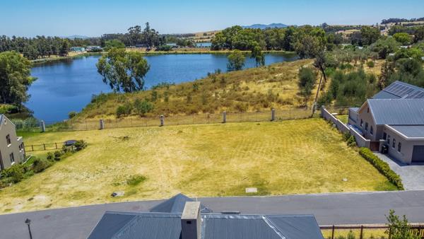 325 m² Land