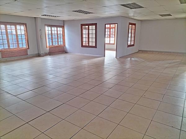 160  m² Commercial space