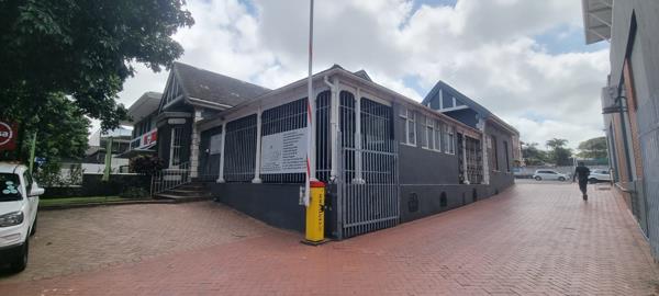 230  m² Commercial space