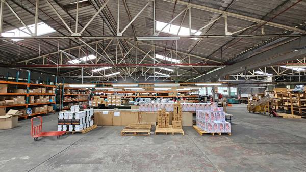 3 000  m² Industrial space