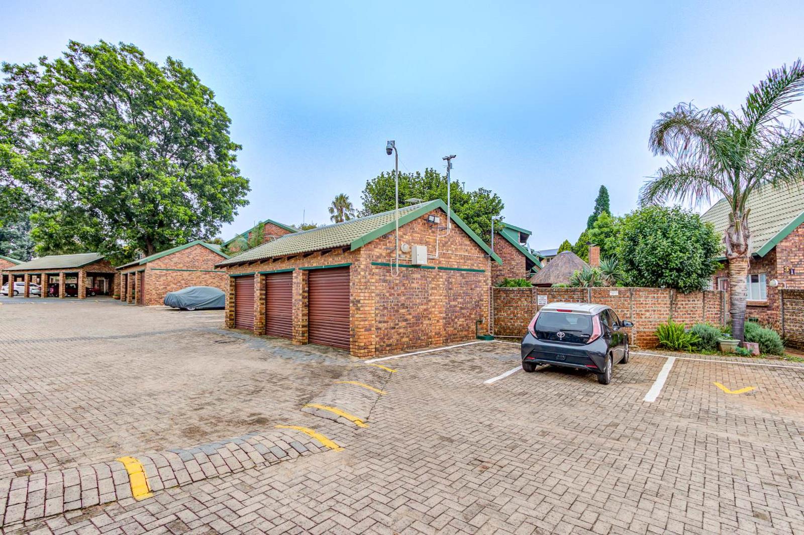 House in Glen Marais - View 2