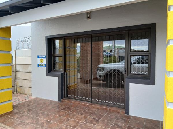 80  m² Commercial space